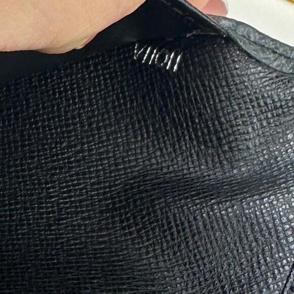 B114 💎✨Authentic Louis Vuitton Brazza Black Taiga Wallet - Picture 4 of 7